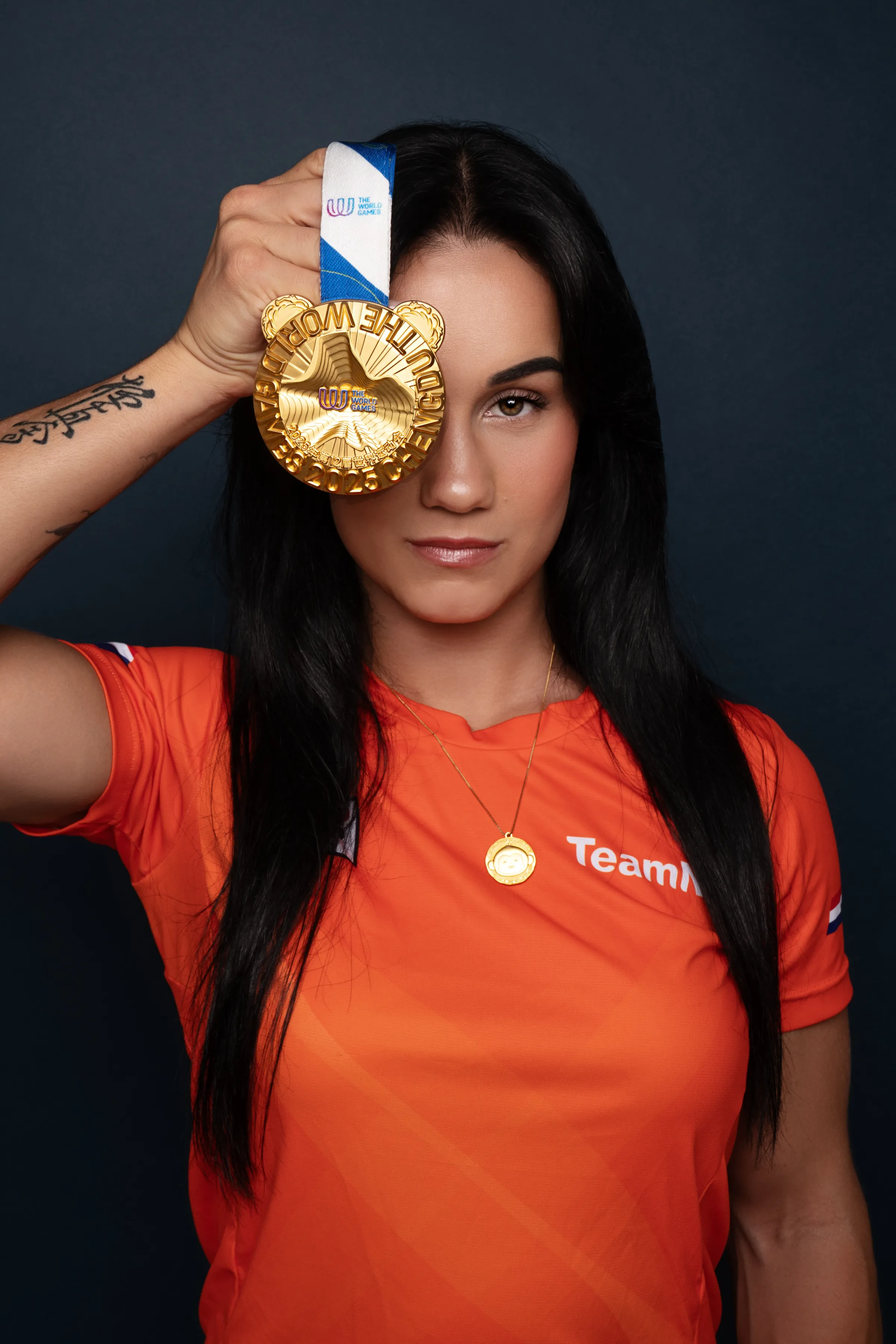Valence Bickel met haar gouden medaille op de world games in 2025